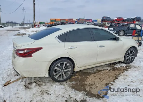 2018 Nissan Altima 2.5 z USA, uszkodzony, nr VIN 1N4AL3AP5JC138079